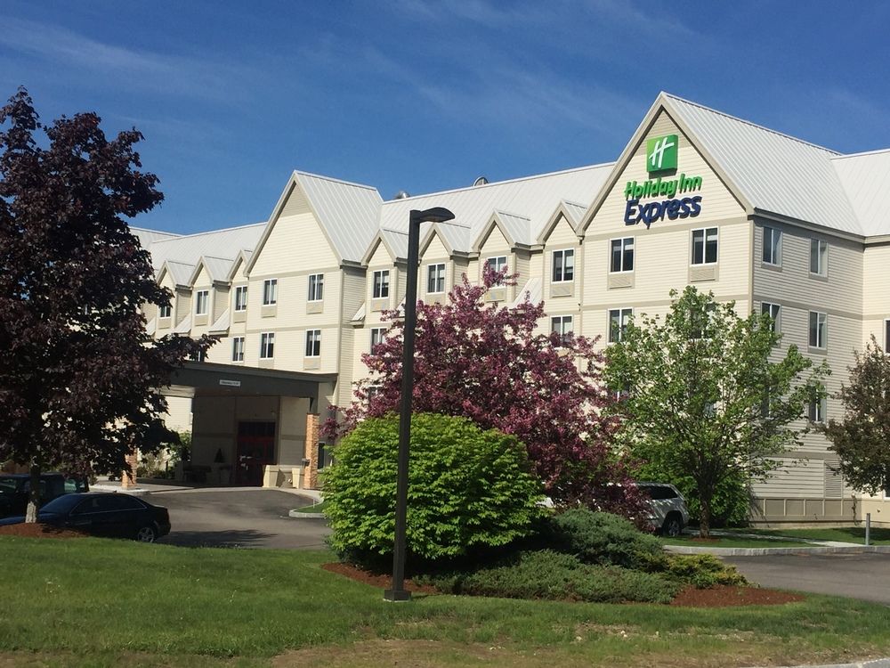 Holiday Inn Express & Suites - Lincoln East - White Mountains image 1